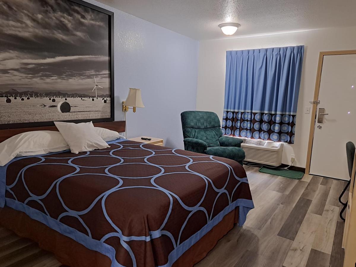 Hotel Super 8 By Wyndham Three Hills Ab Zewnętrze zdjęcie